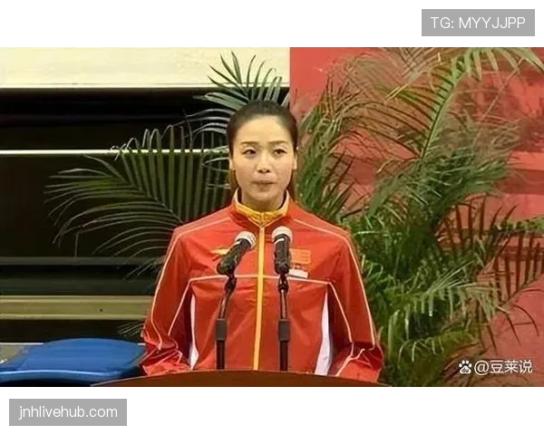 如果在机场碰到魏秋月，安检还以为她是来走秀的